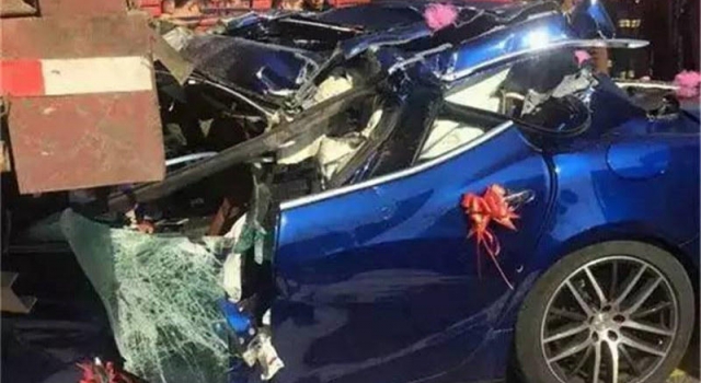 婚车玛莎拉蒂追尾货车:大喜日子来这遭 够衰!