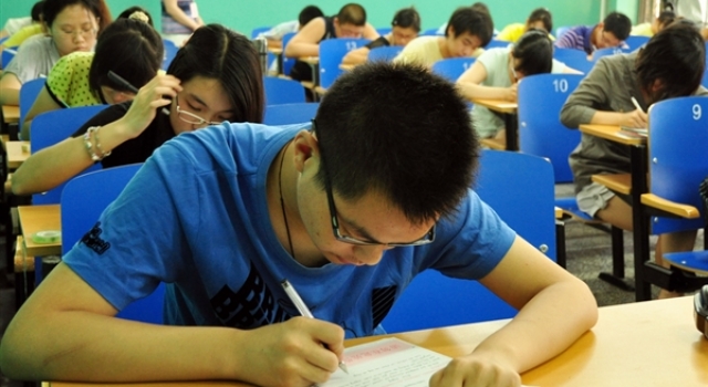 大学挂科补考交1万6引热议 如此昂贵的补考费!