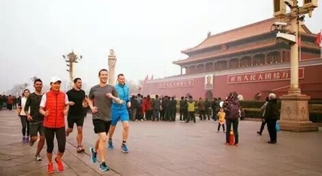 扎克伯格“裸肺”跑过天安门 Facebook真的要来了么