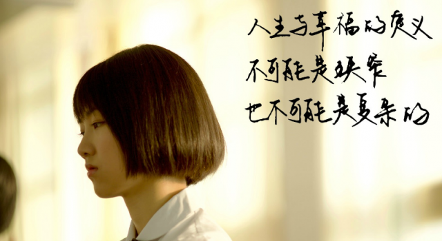 欧阳妮妮晒美腿细腰辣图 笑容满满走出代考阴霾