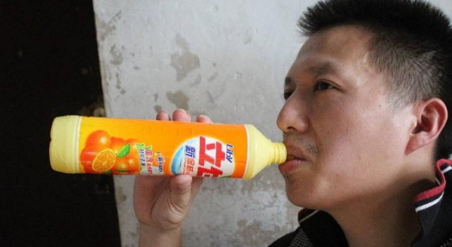 男子染怪病爱喝洗洁精 真相竟是这样惊呆了