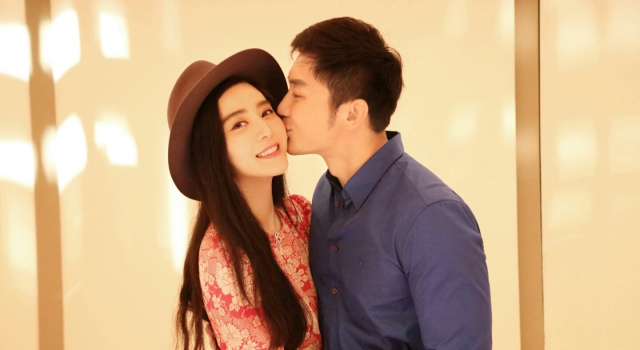李晨微博晒照为范爷庆生 网友:有本事就求婚