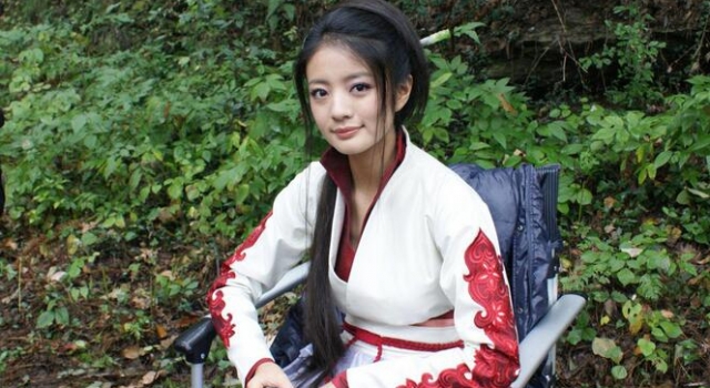 安以轩疑透露婚讯 曝富商男友追安以轩1年半