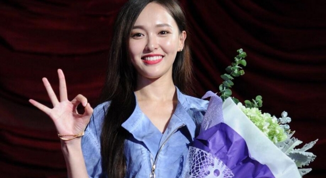 唐嫣自曝择偶标准 称面对感情不再玻璃心