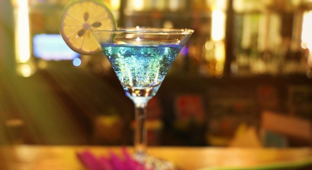 在旅途中邂逅美酒 和全世界干杯