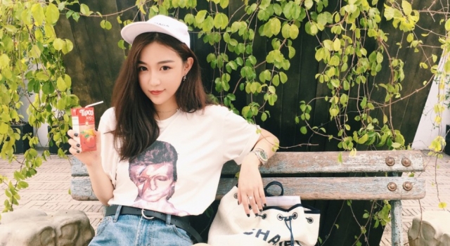 王思聪前女友雪梨百变春装 性感大长腿吸睛
