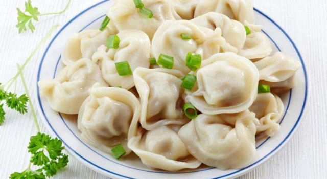 包饺子别再放肉了 这样调馅好吃不油腻,一大盘也吃不够!