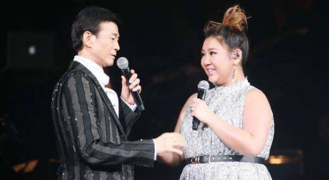 郑少秋与女儿同台望谅解 郑少秋疑曾不管女儿生活