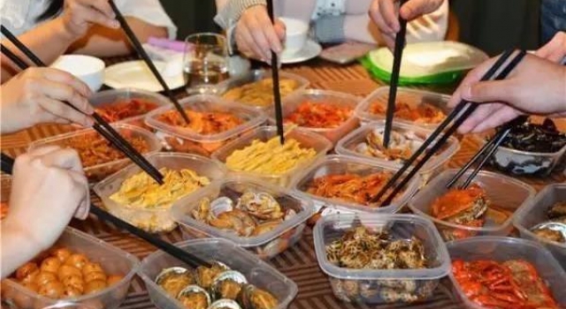 老外爱上中国外卖:好吃又准时