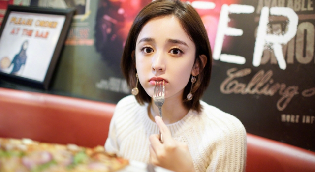 古力娜扎pizza美照曝光 做自己的娜扎越来越美了
