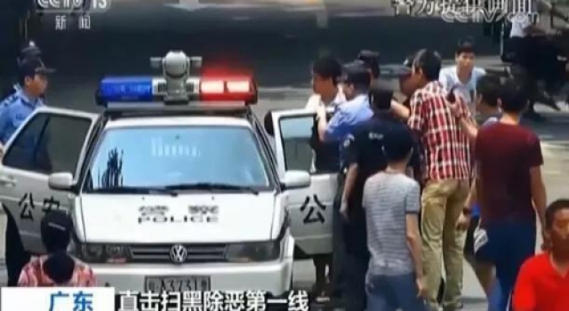 男童上学途中被砍现场还原 涉黑犯罪团伙浮出水面