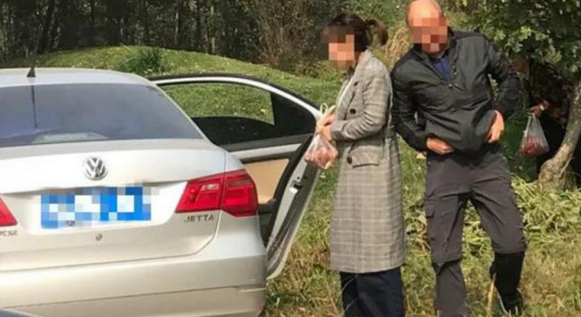 野生动物园摘山楂怎么回事?命比山楂重要?