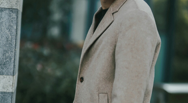 一件让我们感受到惊艳的长款小西服 给你不同的时尚