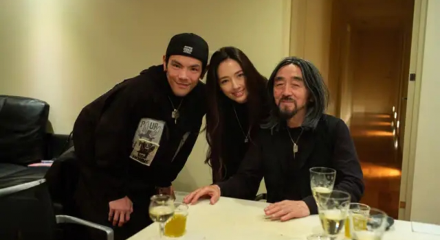 向佐带郭碧婷见山本耀司 日本干爹对儿媳妇很满意