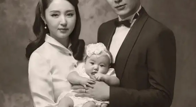 高云翔发文护妻后董璇游迪士尼 带女儿小酒窝状态佳