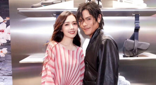 郭碧婷嘟嘴要向佐亲亲 对方发现后甜蜜回应撒狗粮