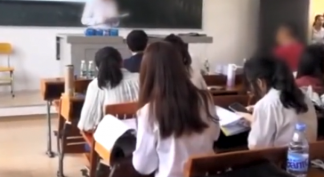 学生答辩论文被扔 瑟瑟发抖 你的论文答辩还好吗