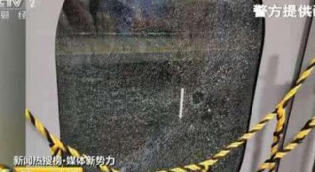 男子酒后砸高铁玻璃 原因可笑 是想去看守所清醒一下吗