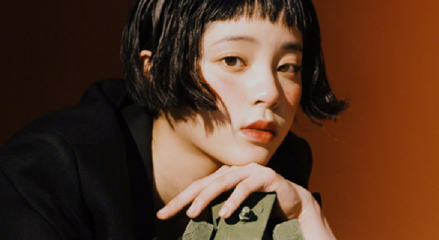 欧阳娜娜晒伤妆 登时尚芭莎电子刊 与大S同款复古短发