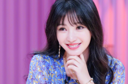 柳岩直播捞金被吐槽掉价 娱乐圈混不下去做网红了?