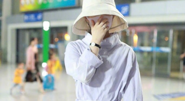 赵丽颖现身机场引轰动!产后恢复超好的她是要复出了吗