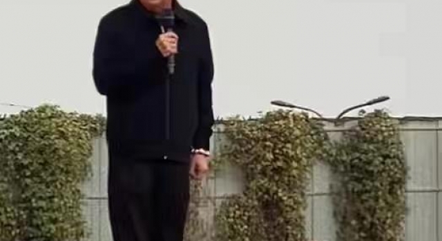 74岁侯耀华接商演捞金 开口要价30万 最后竟被砍到5万成交