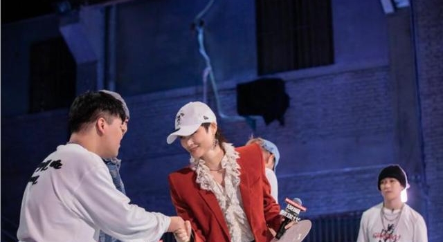 刚红就DISS《中国新说唱》亚军?万赛文炮轰那吾克热