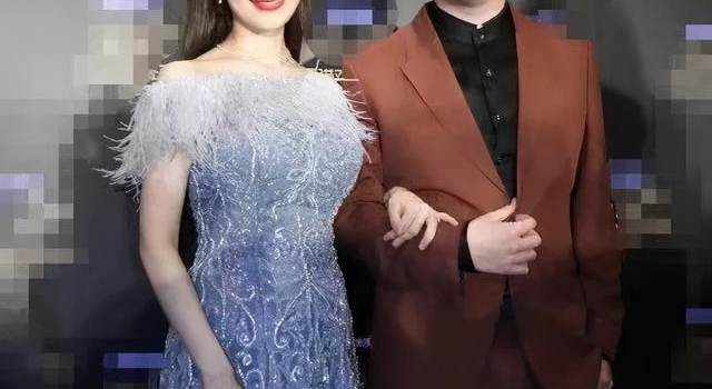 吉娜怀孕后首次亮相,被嘲“人设崩塌”:我们都被她骗了