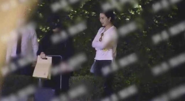 范冰冰现身妇产医院,小腹微凸引猜测,前一天活动还双手护肚?