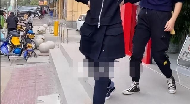 “晴儿”真的老了!46岁王艳发福长肉显老态,冷脸挥手拒绝拍照