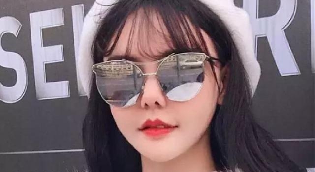 韩安冉的身材被路人揭穿,离开美颜和滤镜后,大象的腿太真实了