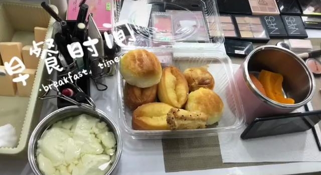 女明星真实饭量太吓人!“沈眉庄”斓曦秀早餐,一顿抵普通人三餐