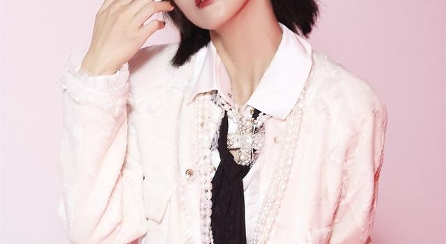 张钧甯登杂志封面 优雅又温婉