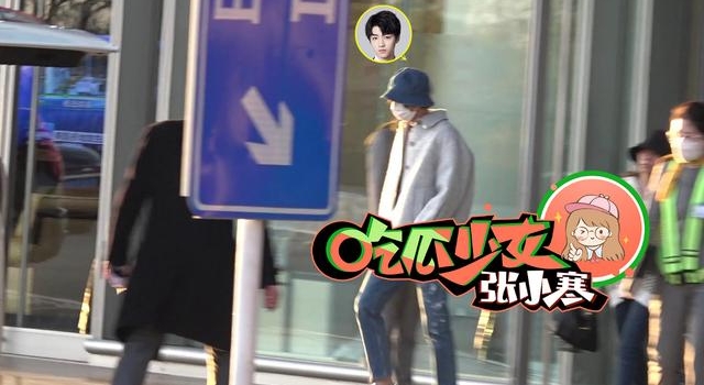 王俊凯开车带朋友出行 后者违法从车窗向外扔烟头