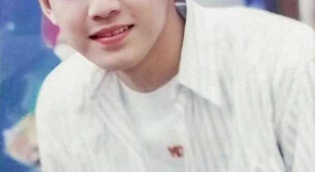同天生日齐上热搜,罗晋钟豪宅钟汉良娇妻,黄景瑜片场行为惹争议