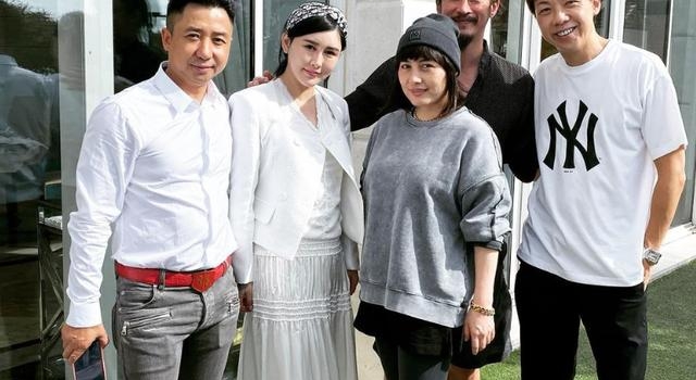 何超仪夫妇别墅设宴,十五菜一汤,17年前出嫁赌王送两千万嫁妆