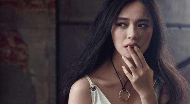 41岁姚晨拍写真,内衣外穿长腿诱人,美到爆的大尺度写真照!