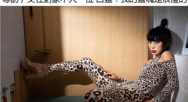 59岁女星同时谈多个男友,有过88位前任,萧亚轩都得叫她师父