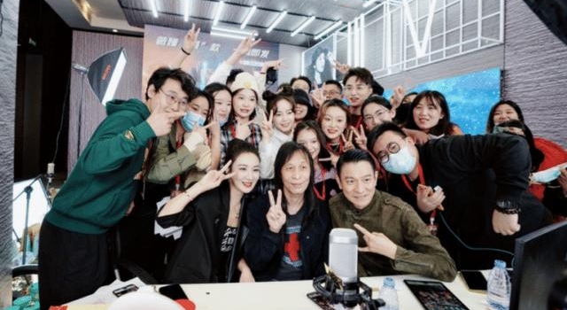 刘德华现身薇娅直播间,人气爆棚引网络卡顿,秒卖66万张电影票