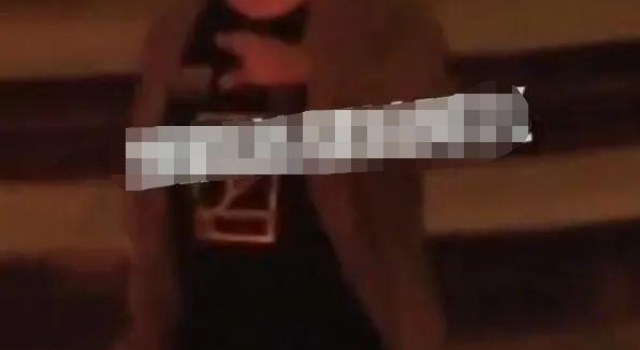 徐峥深夜与朋友聚会,带火辣美女去会所玩耍,凌晨三点还不回家