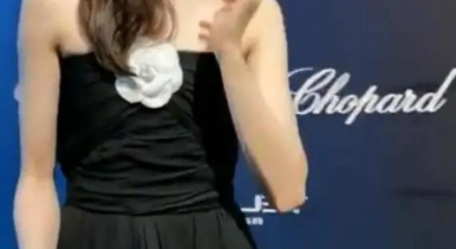 新谋女郎刘浩存参加活动,与超模奚梦瑶同台,身材气质差距太大
