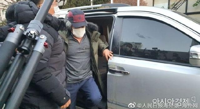被问“你反省吗?”素媛案罪犯紧握橘子 头也不回往前走