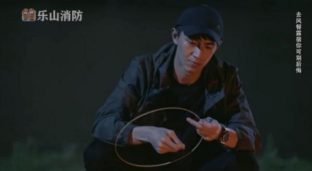 演员林更新被消防“点名”,本人回应:燃放孔明灯,请勿模仿