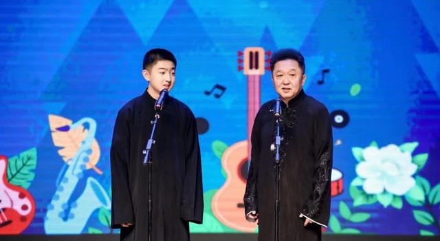 于云霆与爸爸于谦罕合作,紧张到手脚蜷缩,曾认郭德纲为师傅