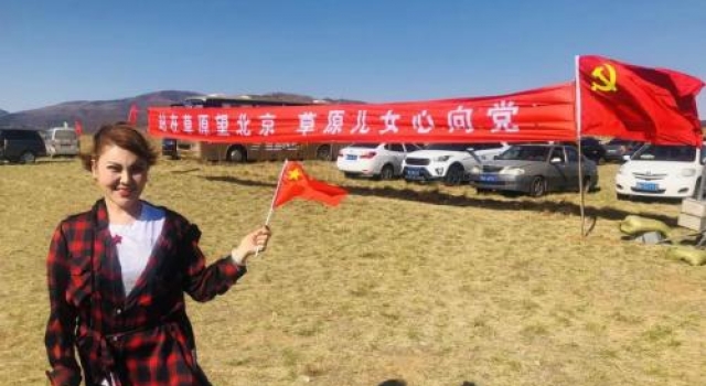 乌兰图雅这首“站在草原望北京”从大屏时代火到小屏时代