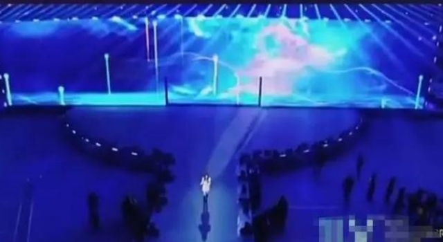 张柏芝现身商演捞金,身材发福嗓音嘶哑,表演翻车称身体不适