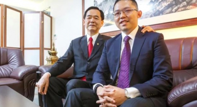 77岁知名富商上月喜迎第四春,娇妻有颜又多金,爱子却突传逝世