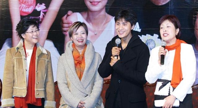 妈妈干妈都是知名导演,连捧他20年不火,娶妻改名后成国民男神