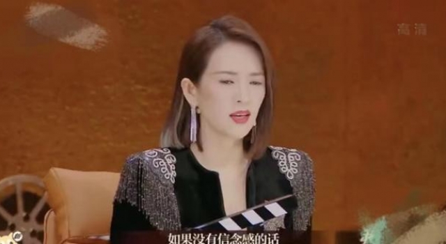 章子怡重回舞台像换了个人!犀利点评彻底火,国际章剪短发更厉害