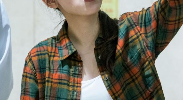吴倩一人分饰两角,一个眼神就够了